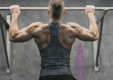 Сделать плечи широкими можно и дома, выполняя упражнения на плечи с гантелями
